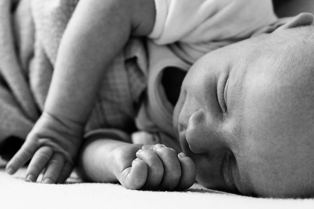 Close-up vom schlafenden Baby beim Baby Fotoshooting in Hamburg Harburg