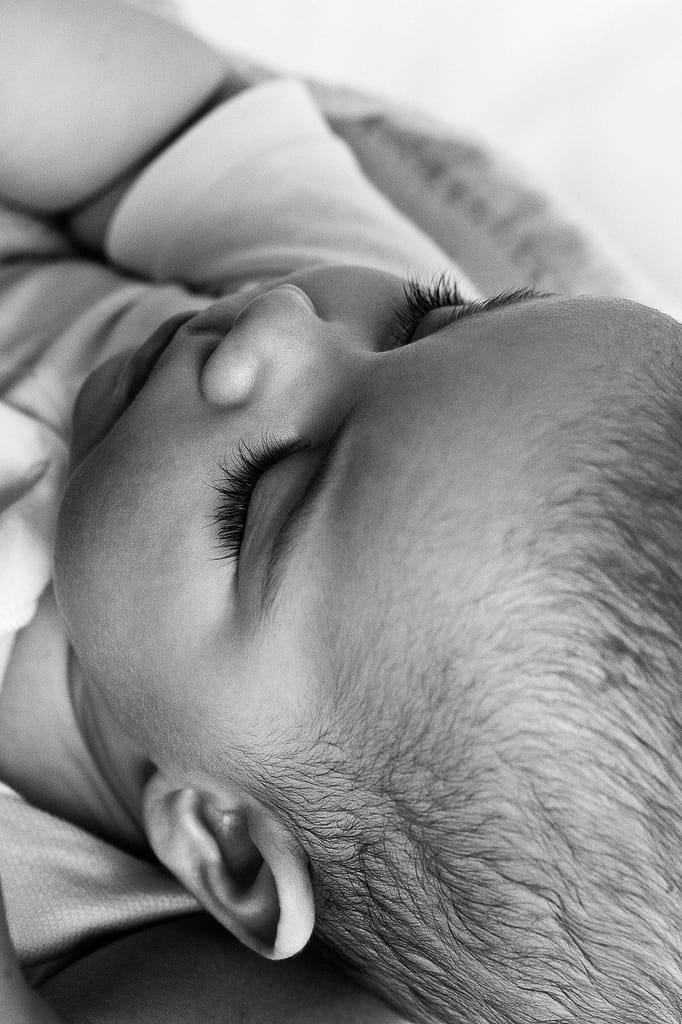 Close-up vom schlafenden Baby beim Baby Fotoshooting in Hamburg-Rotherbaum